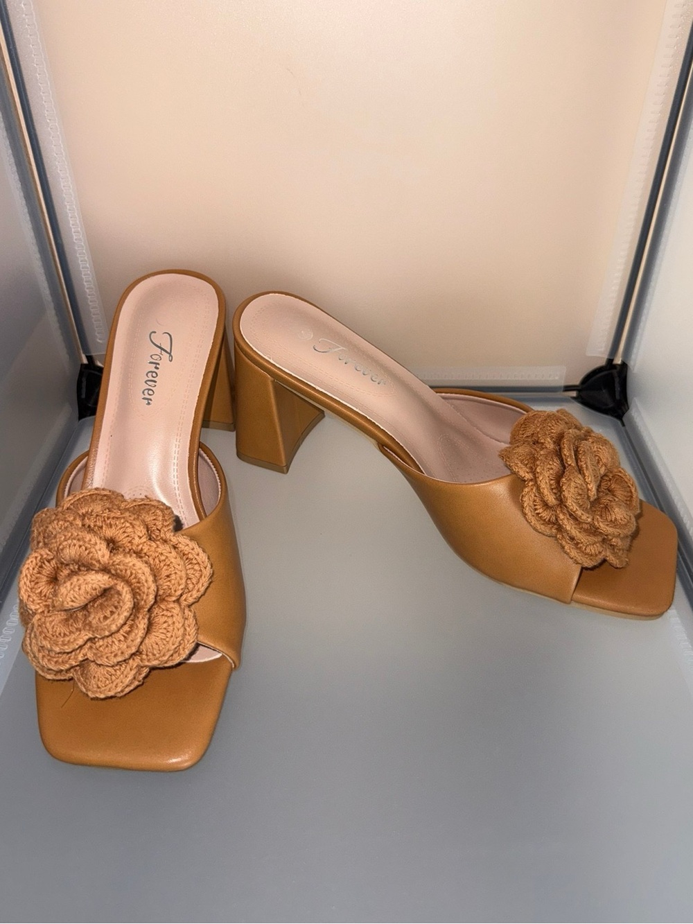 Forever Link Women's Tan 3D Crochet Flower Block Heel Mules Sandals Size 8.5
